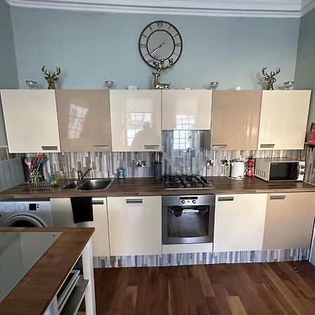Charming 2-Bedroom Apartment Located In Ayr Exterior foto