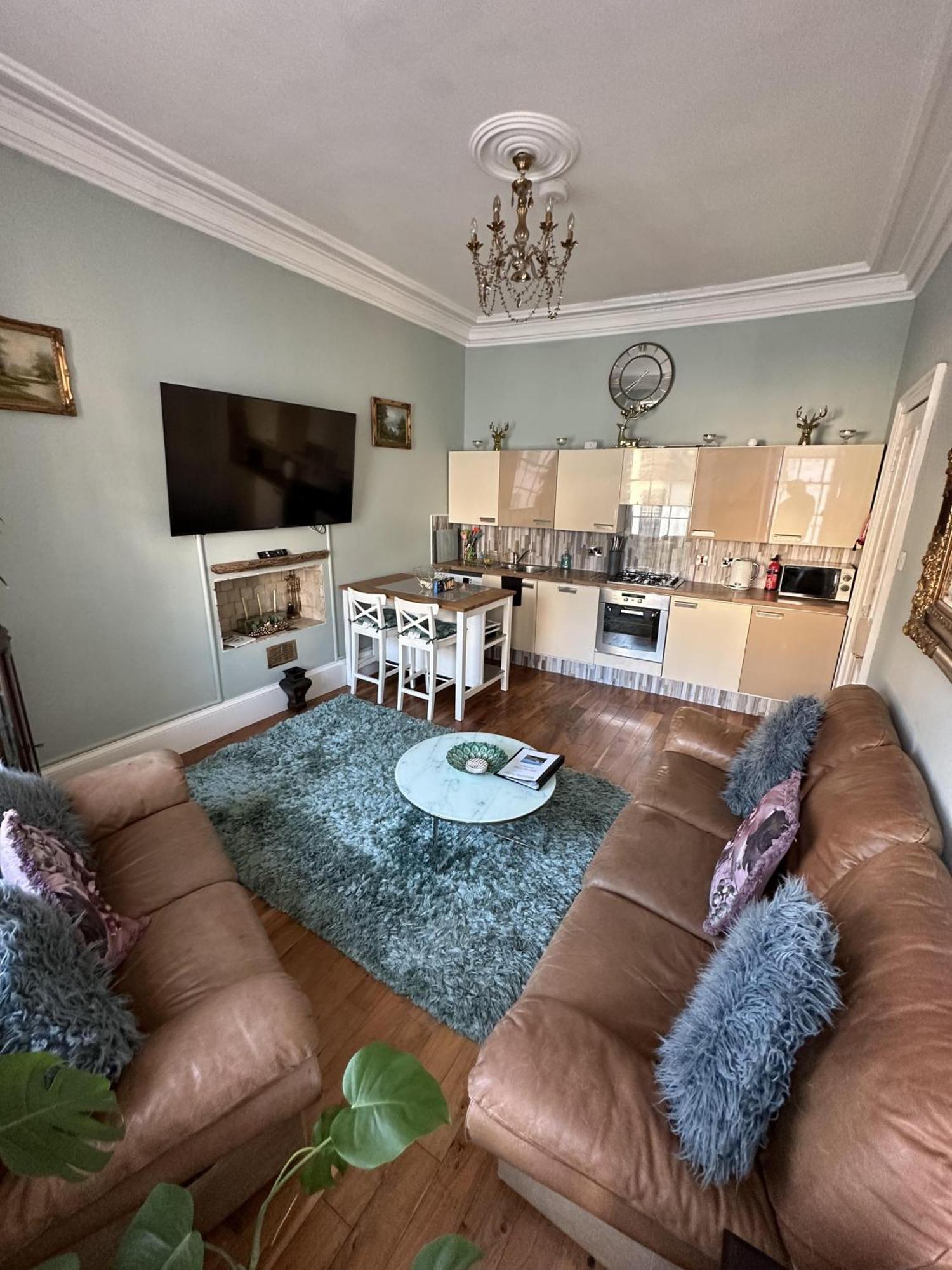 Charming 2-Bedroom Apartment Located In Ayr Exterior foto